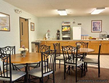 Hotel Super 8 By Wyndham Pekin/peoria Area 3*