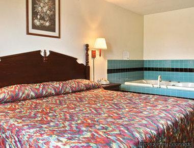 Hotel Super 8 By Wyndham Pekin/peoria Area