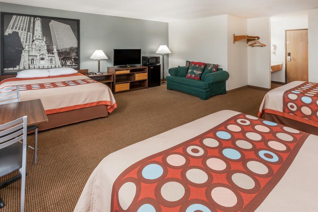 Super 8 By Wyndham Pekin/peoria Area Hotel Pekin