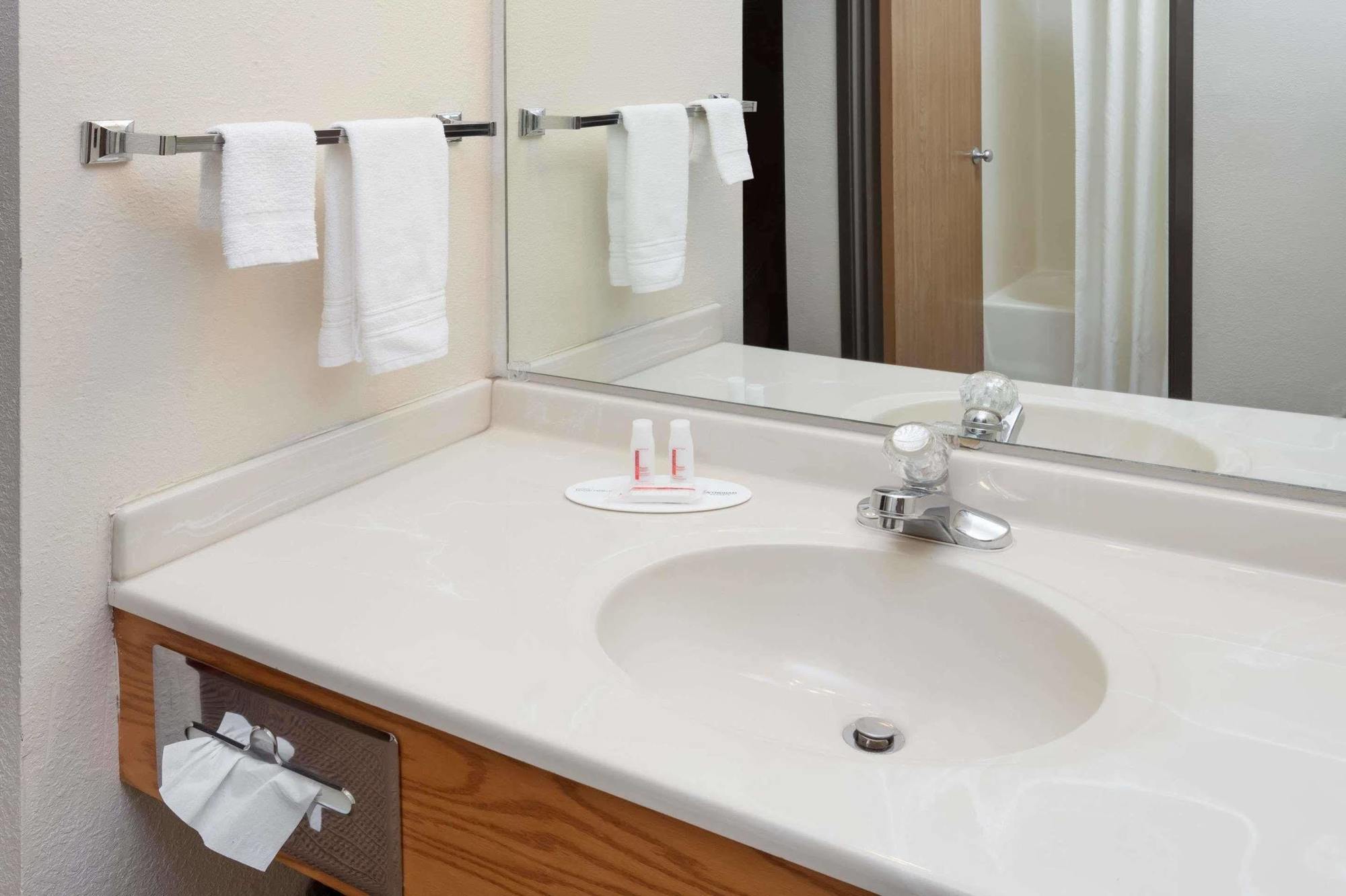Super 8 By Wyndham Pekin/peoria Area Hotel