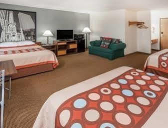 Hotel Super 8 By Wyndham Pekin/peoria Area